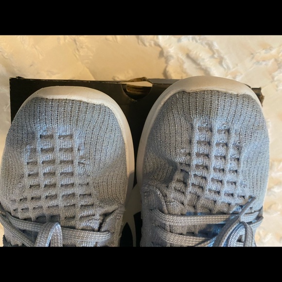 Under Armour running shoes - Picture 8 of 12